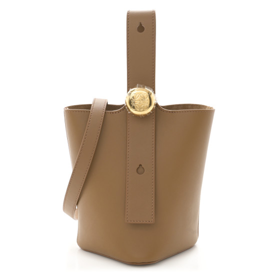 ショルダーバッグ・ポシェット LW173 MINI PEBBLE BUCKET IN SMOOTH CALFSKIN Mini Pebble bucket in smooth calfskin Black - LOEWE