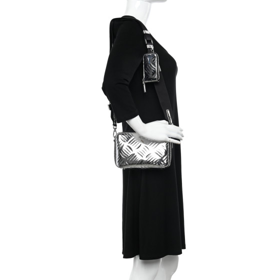 【PRADA】ストライプ柄 ベルト付きベスト関税込み SALE PRADA Spazzolato Embossed Small Brique Crossbody Bag Argento