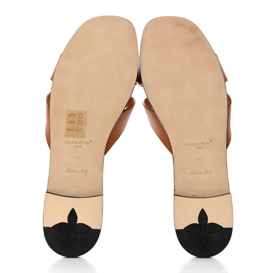 Louis Vuitton ブラウン ポインテッドトゥミュール LOUIS VUITTON Calfskin LV Isola Flat Sandals 40 Tan 1473742