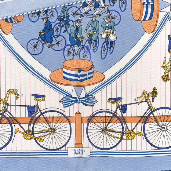 HERMES　エルメス　ヴィンテージ　LES BECANES　シルク　スカーフ HERMES Silk Vintage Les Becanes Scarf 90 1712451 | FASHIONPHILE