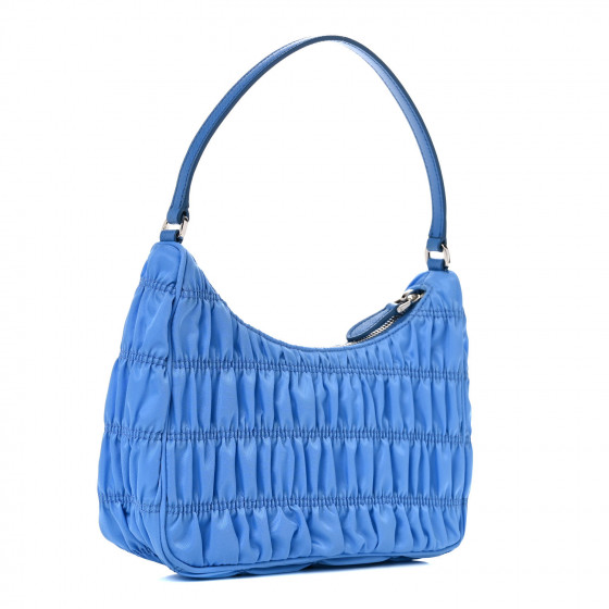 新品未使用　PRADA シープファー　ミントブルー色の手袋 新品未使用 PRADA シープファー ミントブルー色の手袋 レディース