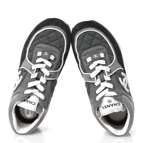 CHANEL スニーカー 37 LIGHT GREY CHANEL Laminated Calfskin Suede CC Sneakers 37 Silver Light