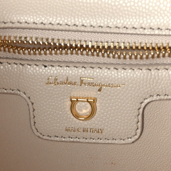 Salvatore Ferragamo ベージュ かごバッグ Salvatore Ferragamo フェラガモ FERRAGAMO ハンドバッグ