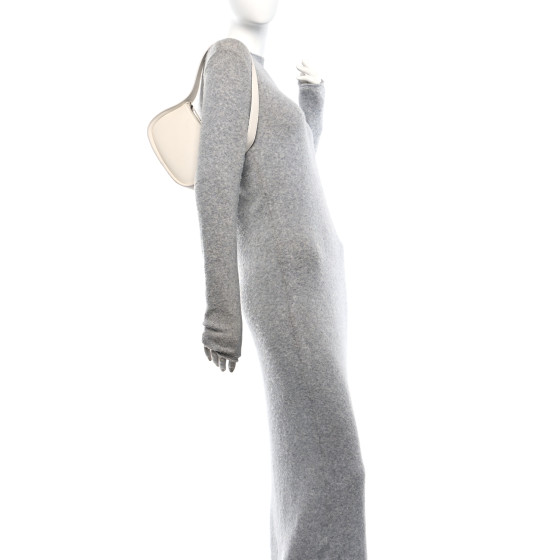 【静けさで魅せる】THE ROW Half Moon バッグ アイボリー nm_3440626_100189_m