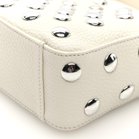 【VIP】KHAITE スモールエレナバッグ カーフレザー ハンドバッグ Small Elena Bag in Off-White Leather with Studs – KHAITE