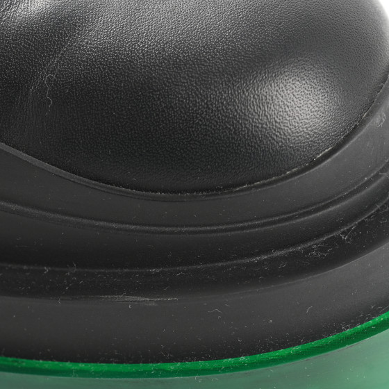 BOTTEGA VENETA TIRE BOOT 39 ブラック グリーン Bottega Veneta Tire Chelsea Boots in Black & Green | FWRD