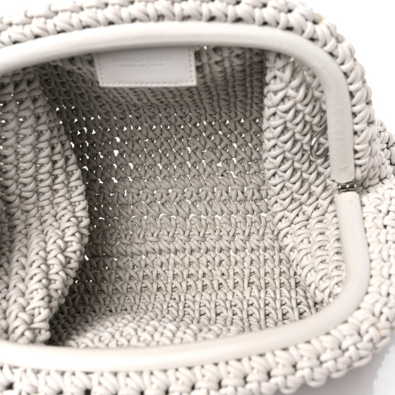 【送料&関税込】Bottega Veneta Crochet Chain Detailed Ribbed BOTTEGA VENETA Calfskin Crochet Medium The Pouch Clutch