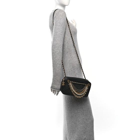 ★が散りばめられた【CHANEL】キュートな円ベルト CHANEL Lambskin Quilted All About Chains Camera Bag Black