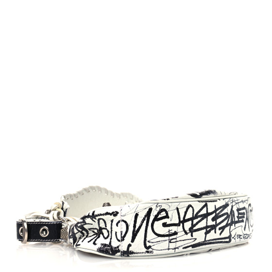 Le Cagole ブラック　グラフィティプリント アリーナラムスキン Le cagole men crossbody bag graffiti