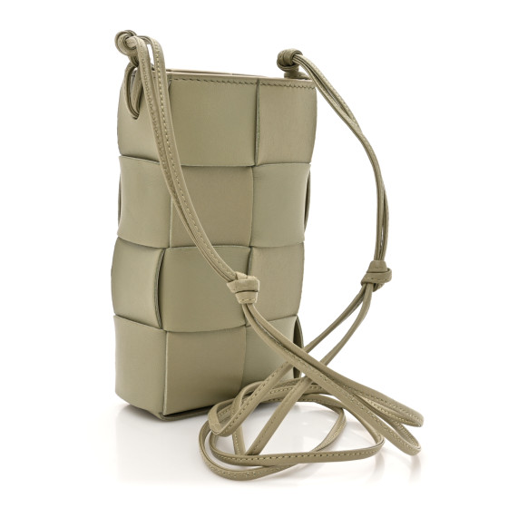 直営店☆BOTTEGA VENETA☆SALE! CASSETTE Phone ポーチバッグ BOTTEGA VENETA Nappa Maxi Intrecciato Cassette Phone Pouch
