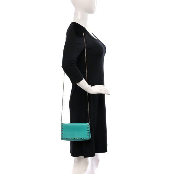 VALENTINO GARAVANI 未使用 VALENTINO GARAVANI Calfskin Rockstud Flap Wallet On Chain