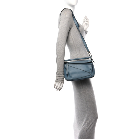 LOEWE Puzzle PM ショルダーバック LOEWE Calfskin Small Puzzle Bag Stone Blue 1617934