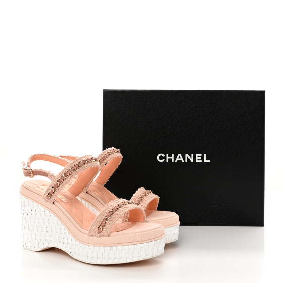 [CHANEL]★Pink Wood wedge Sandals Chanel Pink/White Quilted Leather Open Toe Wedge Sandals