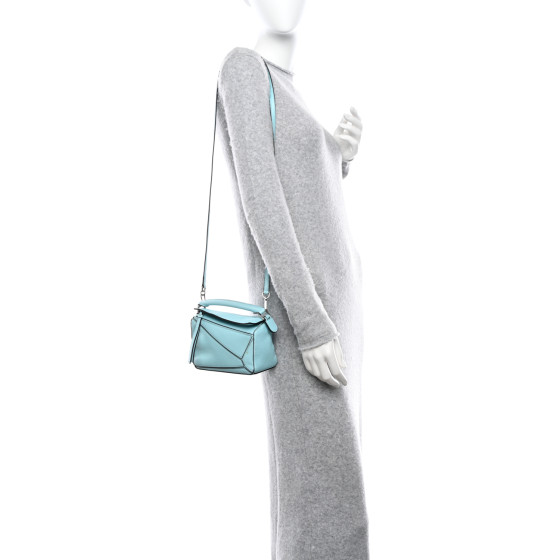 ハンドバッグ Loewe Light Blue Leather Small Puzzle Handbag LOEWE Calfskin Mini Puzzle Bag Light Blue 1467691 | FASHIONPHILE