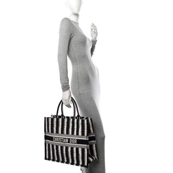 Dior バッグ CHRISTIAN DIOR Calfskin Macrocannage Diamond Caro Zipped