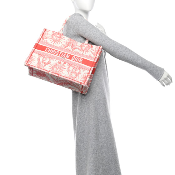 DIOR MEDIUM BOOK TOTE Toile de Jouy Soleil トートバッグ Dior Women Medium Dior Book Tote White and Navy Blue Toile