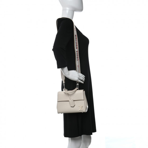 送料込◆希少品♪【LOUIS VUITTON】Cluny 2WAY Mini Quartz LOUIS VUITTON Epi Cluny Mini Quartz 920817 | FASHIONPHILE