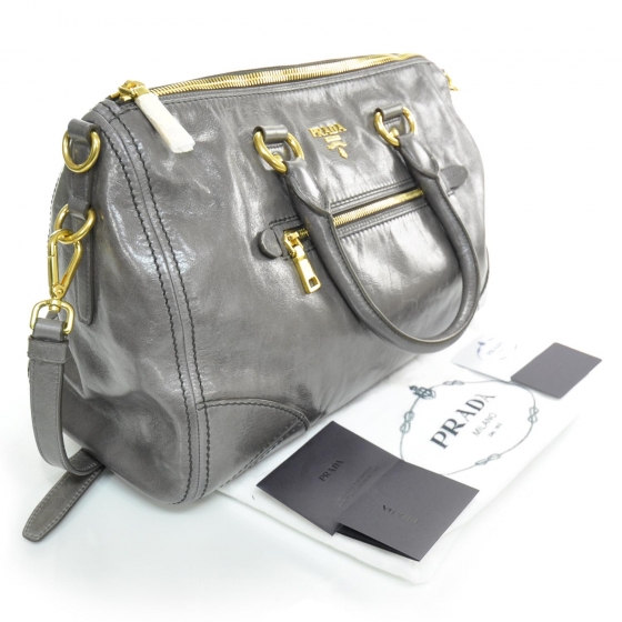 PRADAのポンチョ PRADA Vitello Shine Bauletto Fumo 23290 | FASHIONPHILE