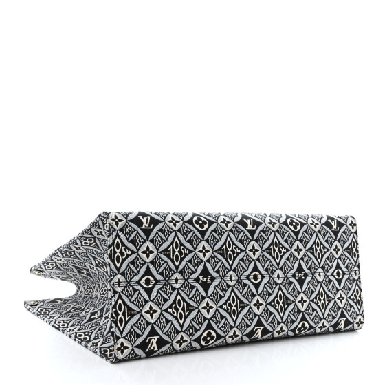 louis-vuitton-lv-medallion-