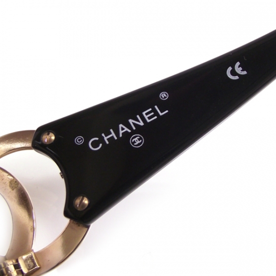 【目をひくお洒落な存在感♪】CHANEL CCロゴ バングル 25A CHANEL CC Logo Black Bangle Cuff Bracelet 6.7
