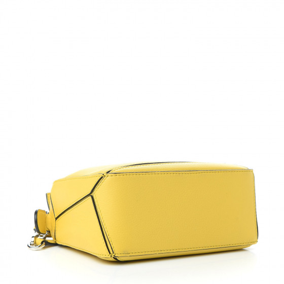 ショルダーバッグ・ポシェット LOEWE  Gate Bumbag in Soft Calfskin in Yellow Women's Loewe Belt bags from $1,335 | Lyst
