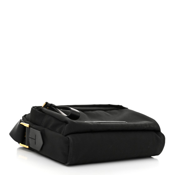 【正規品】TOM FORD　NYLON MESSENGER バッグ TOM FORD Men's Nylon Vertical Mini Messenger Bag - Bergdorf