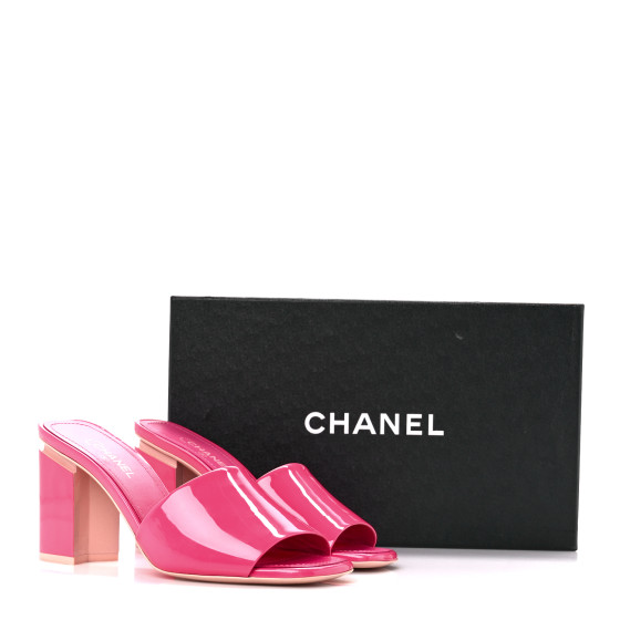 軽やか。洗練されたステップ♪【CHANEL】Patent Calfskin Mules CHANEL Patent Calfskin Mules 37.5 Black White 1660458