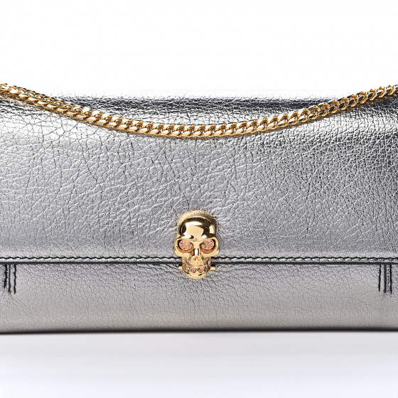 Alexander McQueen メタリックシルバー チェーン付き長財布 ALEXANDER MCQUEEN Metallic Calfskin Skull Wallet on Chain