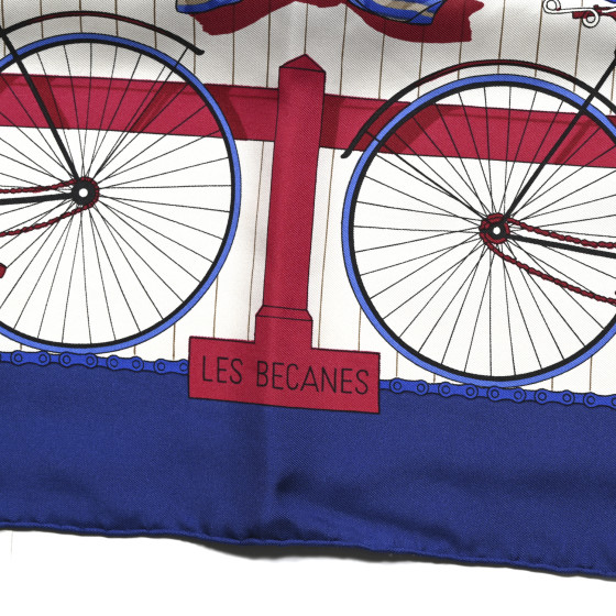 HERMES　エルメス　ヴィンテージ　LES BECANES　シルク　スカーフ VINTAGE HERMES SCARF “LES BECANES” SCARVES SILK MADE IN