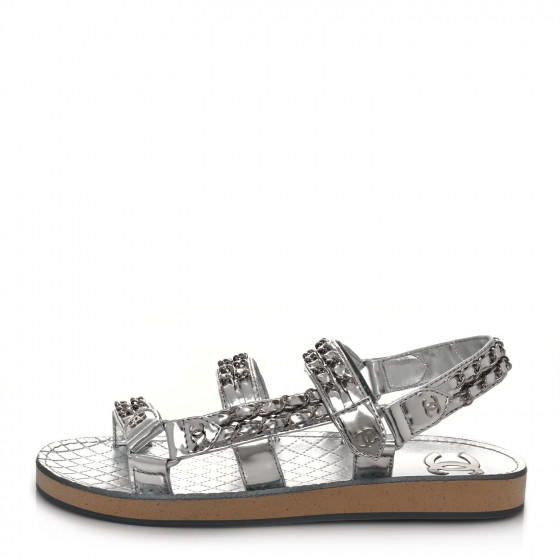 カジュアルでも光る上質感【CHANEL】Sandals GrainedCalfskin Sandals - Grained calfskin, black — Fashion | CHANEL