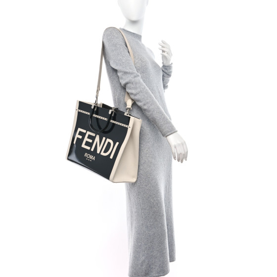 トートバッグ FENDI TWO-TONE CANVAS MEDIUM SUNSHINE SHOPPING BAG Fendi Two-tone Canvas Medium Sunshine Shopping Bag | italist