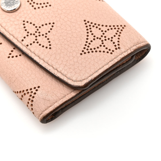 LOUIS VUITTON　ミュルティクレ4　マヒナ　モノグラム　マグノリア LOUIS VUITTON ルイ・ヴィトン マグノリア マヒナ