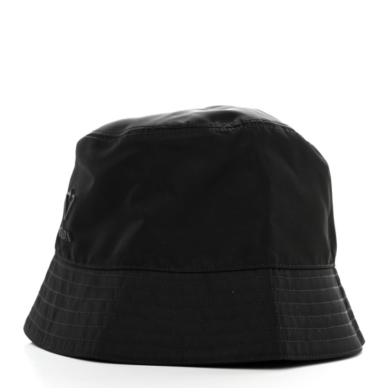 【送料&関税込】Prada Logo Detail Bucket Hat PRADA Re-Nylon Rubber Logo Mens Bucket Hat L Black 1248264