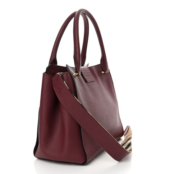 バッグ BURBERRY SOFT GRAIN MEDIUM BUCKLE TOTE BURBERRY Soft Grain Medium Buckle Tote Dark Plum 1550291