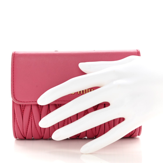 長財布 MIU MIU QUILTED NAPPA FRENCH-FLAP WALLET MIU MIU Distressed Nappa Vertical Quilted Flap Wallet