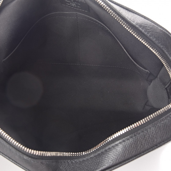 LOUIS VUITTON Taiga Alex Messenger PM Black 507384