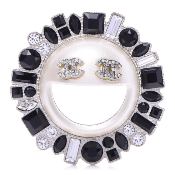 *♡*。 CHANEL Crystal CC Smiley Emoji Brooch Silver 621940