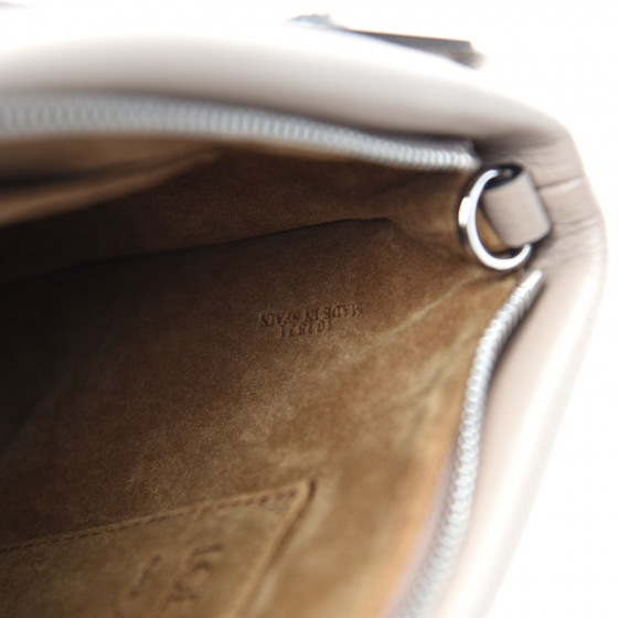 ショルダーバッグ・ポシェット LOEWE Missy Bag in Sand LOEWE Grained Calfskin Small Missy Bag Sand 711256