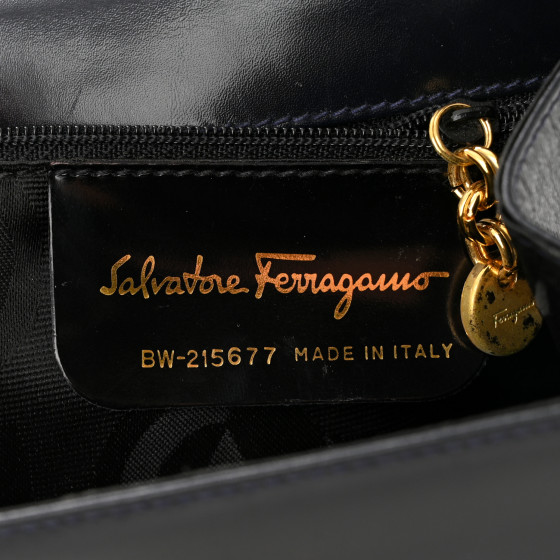 Salvatore Ferragamo☆VARA BOW ドット ショルダー/クロスバッグ FERRAGAMO Vara bow-detailed pebbled-leather cross-body bag