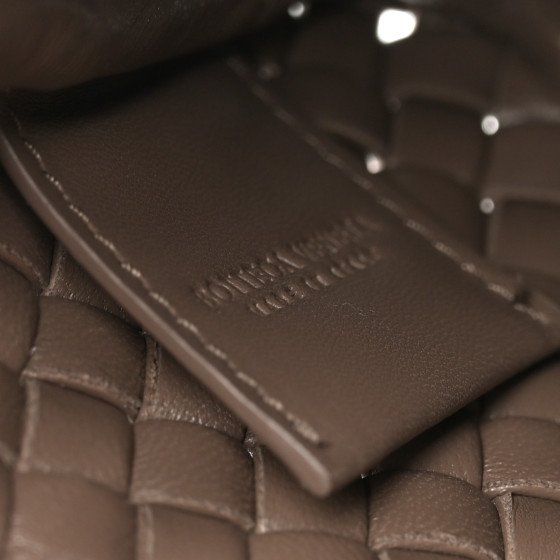 ショルダーバッグ・ポシェット BOTTEGA VENETA Chocolate Nappa Leather Cobble Clutch BOTTEGA VENETA Nappa Intreccio Mini Cobble Shoulder Bag