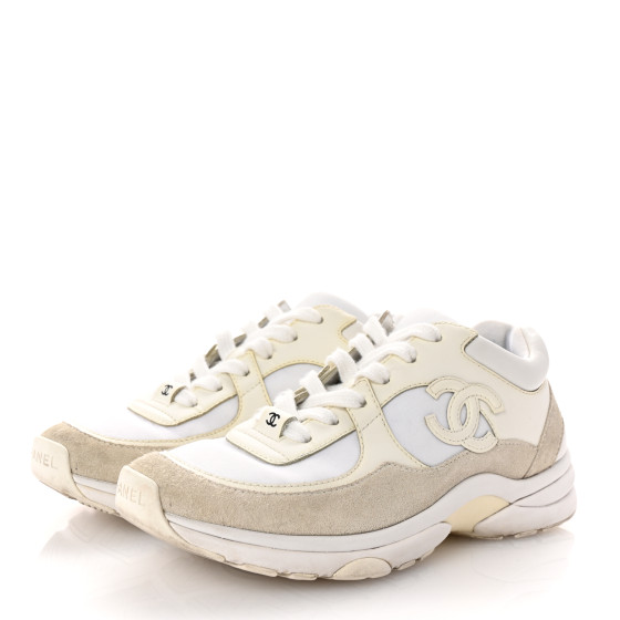 ★シンプルステッチが魅力★【CHANEL】CC コットンスニーカー Chanel White & Black CC Logo Runners – Savonches