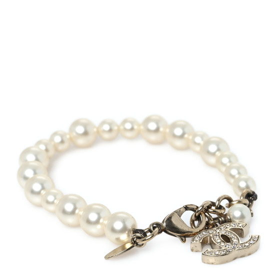 CHANEL ゴールド バレッタ クリスタル付き CHANEL Graduated Pearl Crystal CC Bracelet Gold 1646009