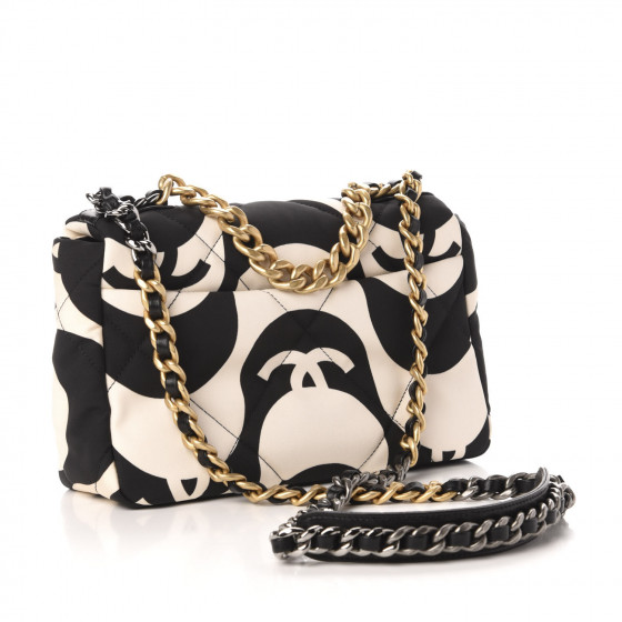 CHANEL 19 ミディアム フラップバッグ ブラック 26 ゴールド金具 CHANEL シャネル 19 フラップバッグ ブラック ゴールド/シルバー