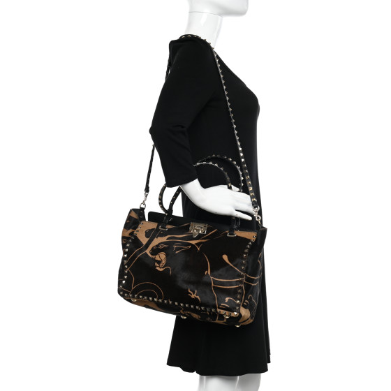 【関税&送料込】Valentino Garavani Calf Hair And Leather 9To VALENTINO GARAVANI Calf Hair Jaguar Print Medium Rockstud