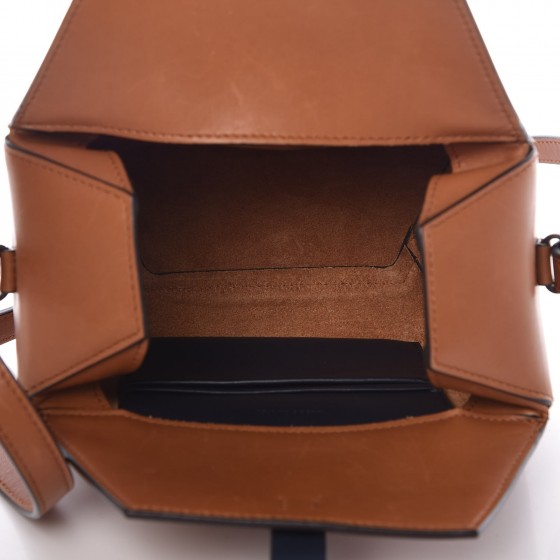 ショルダーバッグ・ポシェット CELINE camel brown lambskin crossbody bag CELINE Sleek Calfskin Box On Strap Bag Camel Black 343133