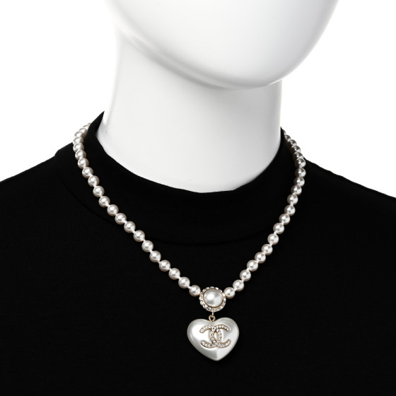★PEARLY MORE★ logo heart pearl necklace Heart Pearly Necklace – Modern Everyday