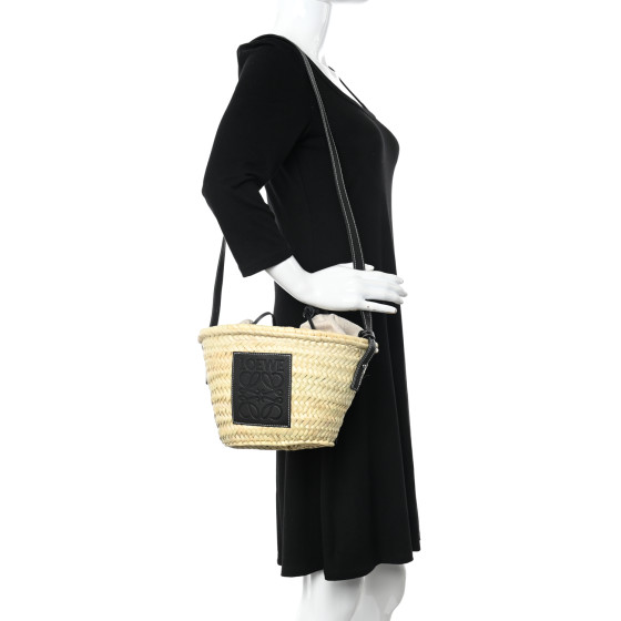 国内配送【LOEWE】Drawstring bucket bag in palm leafバケット Loewe Drawstring bucket bag in palm leaf and calfskin