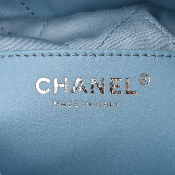 CHANEL ライトブルー ミニバニティーバッグ Chanel Light Blue Quilted Lambskin Mini Vanity | myGemma