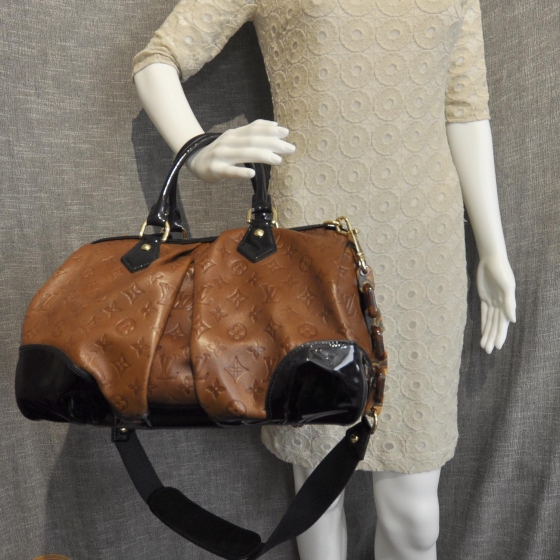ルイヴィトン　スティーブン LOUIS VUITTON Cuir Embossed Monogram Stephen Bag Fauve 26597