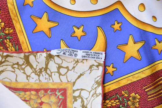 HERMES エルメス ミニスカーフ シルク製 CARPE DIEM HERMES Silk Carpe Diem Scarf 90 43395 | FASHIONPHILE